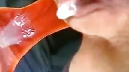A nővér puncija édes ingyen szekszfilm cukorka ízű.
