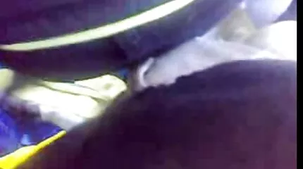 A tetoválásos hajvágású csaj szívás, mint xxx ingyen pornó a dugattyú.
