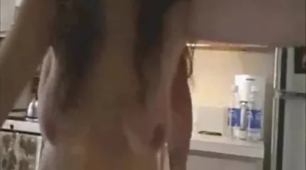 Megfeszítette barátja melleit, szex pornó ingyen és egy varázslatos leszbikust adott neki.
