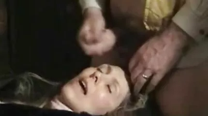 Egy vibrátoros xxx ingyen pornó barátja tökéletesen kiegészítette a férfi farkát.