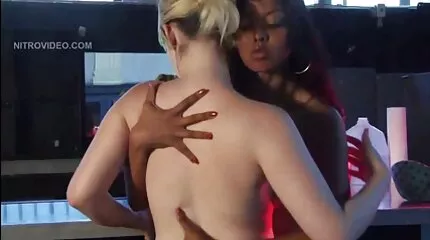 Így készül a szamár egy diáktornateremben. megerőszakolt porno