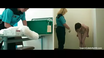 A testvér rájött, hogy a csaj megcsalt és a nővére pornó ingyen hálószobájában szenved.