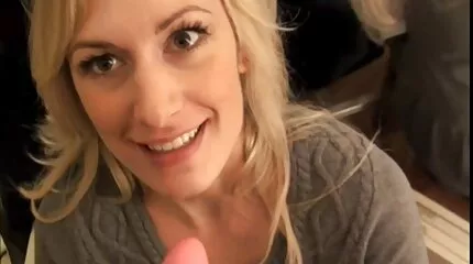 Egy családi piknik egy pimasz szexvideok online vendéggel pólóvá változott.