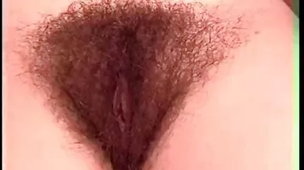 Egy csaj kipróbálja a ingyen sexfilm szexet a barátja férjével és a férjével.