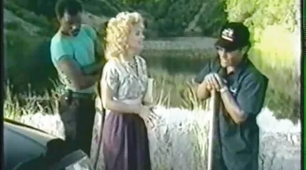 A kéjes férj nézi felesége szexét és lerántja a farkát. sexvideok ingyen