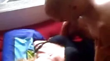 A sofőr egy káros gazdag nőt szúrt ki szopatás sex közvetlenül az autóban.