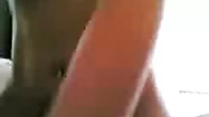 Szex csicsolina hu egy szemüveges lánnyal, aki sáros a konyhában.